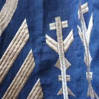 Vestido Greek Archaic Kori Bordado Azul - M Vestido Greek Archaic Kori Bordado Azul - M