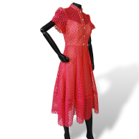 Vestido Limonada Pink em Guipir Vermelho com Botões Strass-M