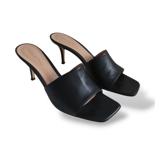 Mule Gianvito Rossi Preta-39