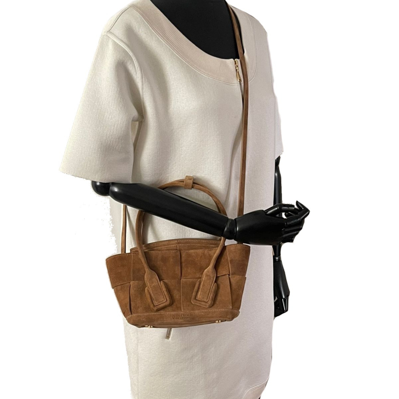 Bolsa Bottega Veneta Arco Suede Caramelo