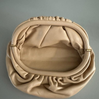 Bolsa Bottega Veneta Pouch Chain Bege