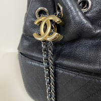 Bolsa Chanel Gabrielle Bucket Couro Preta