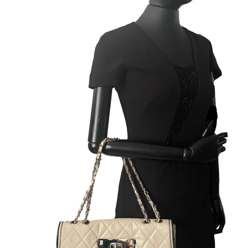 Bolsa Chanel Lambskin East Mademoiselle Flap Off-White