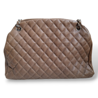 Bolsa Chanel Mademoiselle Taupe com Ferragem Prateada