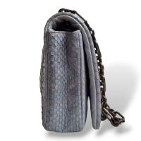 Bolsa Chanel Python Azul Claro com Fecho de Pérolas