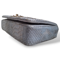 Bolsa Chanel Python Azul Claro com Fecho de Pérolas