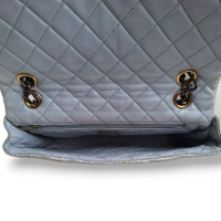 Bolsa Chanel Python Azul Claro com Fecho de Pérolas