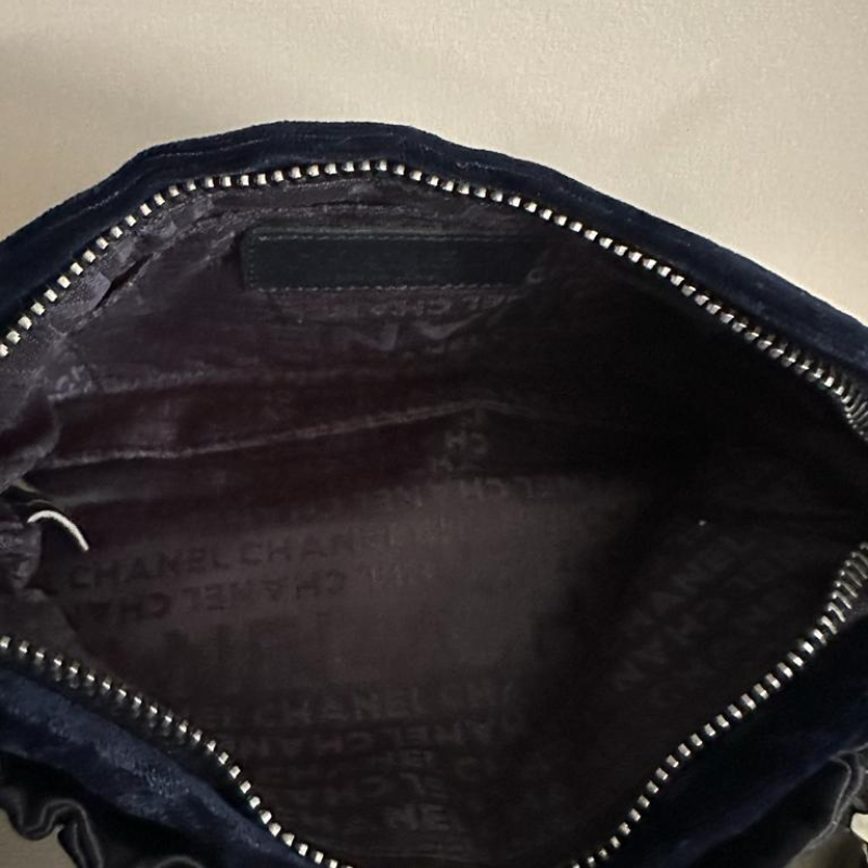 Bolsa Chanel Veludo e Cetim Azul Marinho Bolsa Chanel Veludo e Cetim Azul Marinho