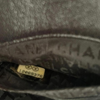 Bolsa Chanel lambskin Mini flap com camelia preta