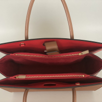 Bolsa Christian Louboutin Paloma Calfskin Caramelo