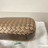 Clutch Bottega Veneta Knot Cetim Marrom