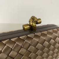 Clutch Bottega Veneta Knot Cetim Marrom