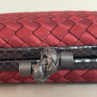 Bolsa Clutch Bottega Veneta Knot Cetim Vinho