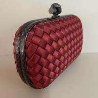 Bolsa Clutch Bottega Veneta Knot Cetim Vinho