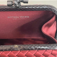 Bolsa Clutch Bottega Veneta Knot Cetim Vinho