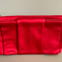 Clutch Valentino em Cetim com Laço Vermelha