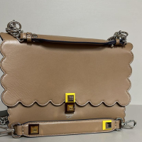 Bolsa Fendi Kan I Caramelo