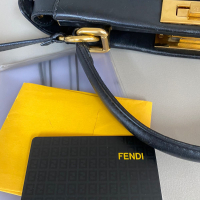 Bolsa Fendi Peekaboo Preta