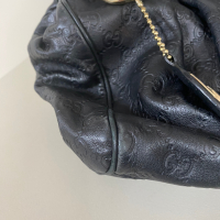 Bolsa Gucci Sukey GG Couro Preta