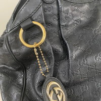 Bolsa Gucci Sukey GG Couro Preta
