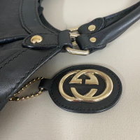 Bolsa Gucci Sukey GG Couro Preta