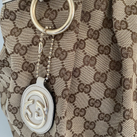 Bolsa Gucci Sukey Medium Monograma
