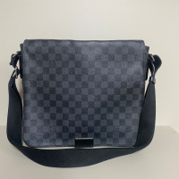 Bolsa Louis Vuitton District MM Damier Graphite