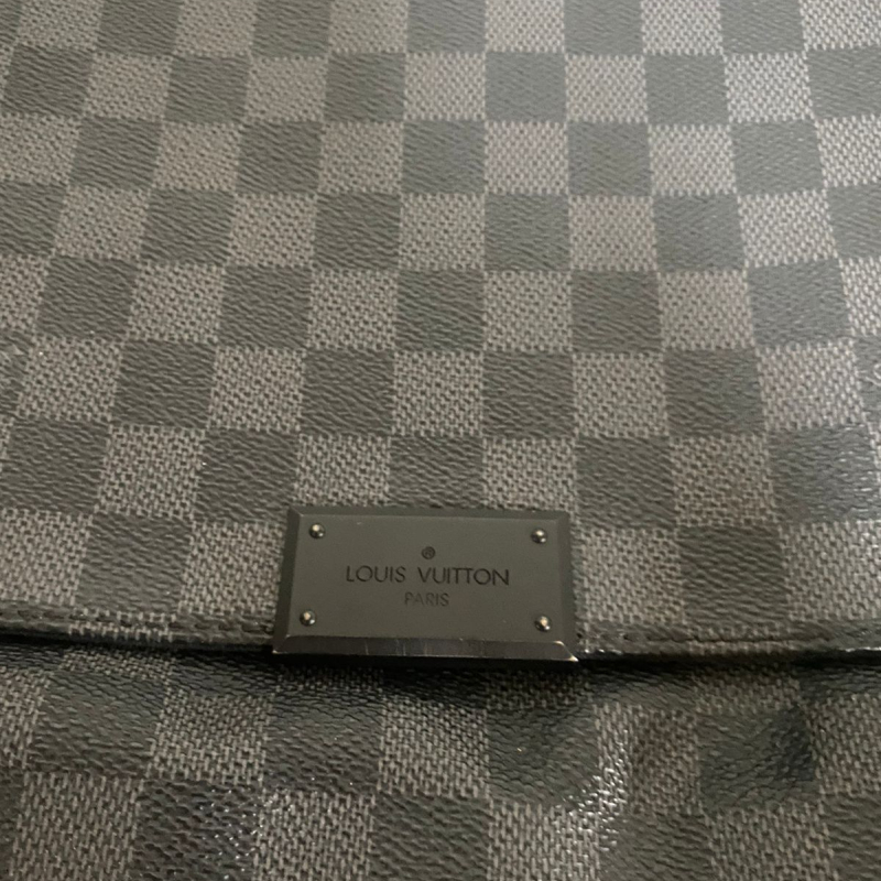 Bolsa Louis Vuitton District MM Damier Graphite