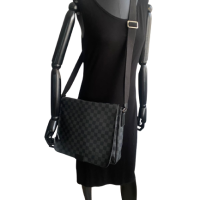 Bolsa Louis Vuitton District MM Damier Graphite