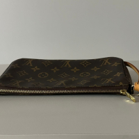 Bolsa Louis Vuitton Pochette Monograma
