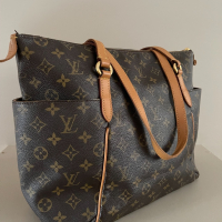 Bolsa Louis Vuitton TOTALLY monograma