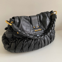 Bolsa Miu Miu Coffer Preta