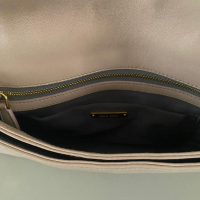 Bolsa Pochette Miu Miu Matelassê Cipria 