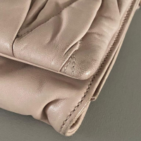 Bolsa Pochette Miu Miu Matelassê Cipria 