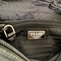 Bolsa Prada Studded Tessuto Crossbody Preta