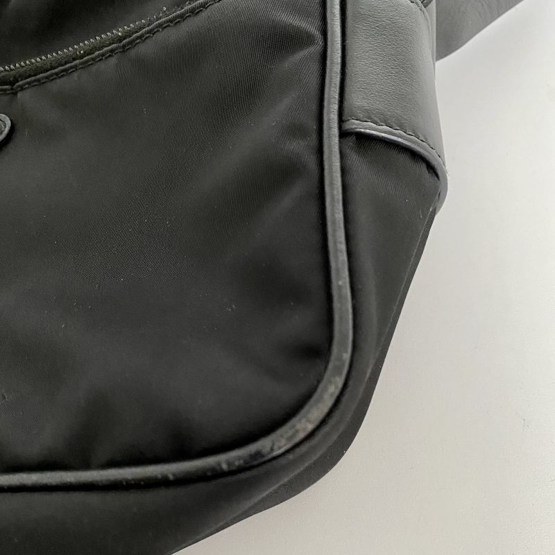 Bolsa Prada Studded Tessuto Crossbody Preta