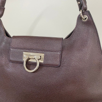 Bolsa Salvatore Ferragamo Fanisa Marrom