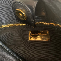 Bolsa Salvatore Ferragamo Shoulder Couro Preta