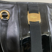Bolsa Salvatore Ferragamo Shoulder Couro Preta