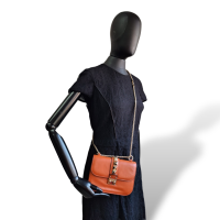 Bolsa Valentino Rockstud Glam Lock Laranja