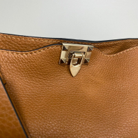 Bolsa Valentino Tote Spikes Caramelo