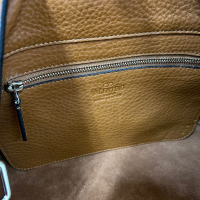 Bolsa Valentino Tote Spikes Caramelo