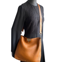 Bolsa Valentino Tote Spikes Caramelo