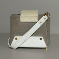 Bolsa Yuzefi Delila Suede Cinza 
