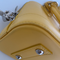 Bolsa Louis Vuitton Alma BB Epi Amarela 
