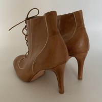Bota Sarah Chofakiani Couro Caramelo - 38