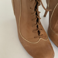 Bota Sarah Chofakiani Couro Caramelo - 38