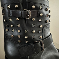 Bota Valentino Spike Preta-37