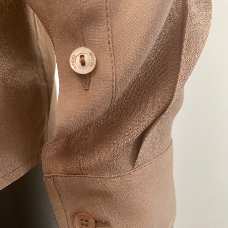 Camisa Gucci Seda Nude Gola Amarela - 36 Camisa Gucci Seda Nude Gola Amarela - 36