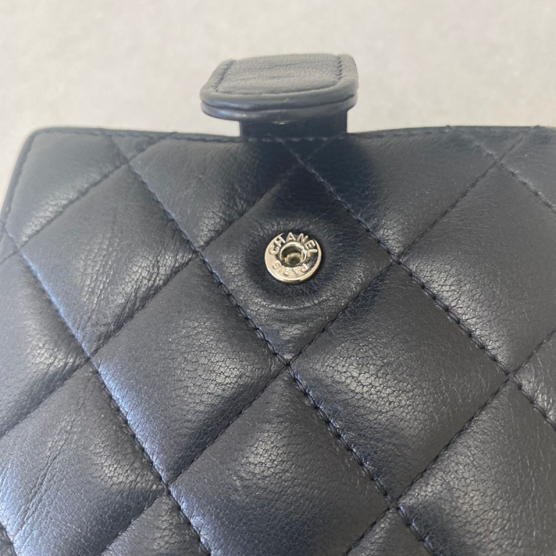 Carteira Chanel Interlocking CC Lambskin Preta